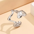 Anello aperto in argento con onde irregolari, finitura lucida e design moderno regolabile - Color Acciaio / Argento