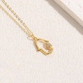 Collana mano di Fatima dorata con ciondolo in zircone micro-pave su catena sottile - Mano di Fatima
