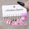 Dettaglio di set orecchini in resina rosa con farfalle e orsetti in vari stili creativi - Rosa Giocoso 6 Paia (E1601-1)