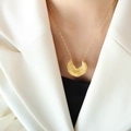 Collar con colgante de luna dorada irregular y acabado en acero inoxidable bañado en oro 18K - 43+5cm / Collar de Oro