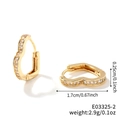 Dettaglio con dimensioni e peso degli orecchini a cerchio a cuore in oro e zirconi - Cuore Dorato - Zircone Bianco