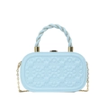 Bolso tipo caja azul claro con relieve de trébol y correa de cadena dorada - Azul