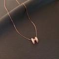 Collana placcata oro rosa con ciondolo a forma di H in conchiglia e zirconi - Forma H (30#) / Oro rosa