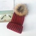 Dunkelrote Strickmütze für Damen mit großem Kunstfell-Bommel und Rippstrick-Umschlag - Kindergröße (49-55cm) 2-10J / Burgunderrot