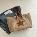Beige gevlochten draagtas met bruine lederen sterpatch en bijpassende hengsels - Bruin
