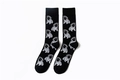 Nahaufnahme schwarzer Baumwollsocken mit Mops-Muster und feiner Strickstruktur - Mops Hund Stil (A1741)