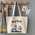 Dettaglio della borsa tote in tela crema con stampa vintage di coniglio e scoiattolo - Beige Coniglio Cartone Animato