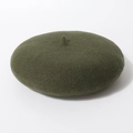 Detail van een donkergroene wollen vilten baret met dikke textuur en klassiek puntje - Eén maat / Legergroen