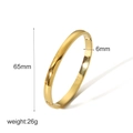 Detailansicht der 6mm Breite und 65mm Innendurchmesser des 18k vergoldeten Armreifs - Minimalistischer Polierter Spiegelstil (TB7034-6) / Breite 6mm