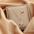 Collana con doppio ciondolo a farfalla in oro rosa con finitura lucida e satinata - 2#xl1338-04 Oro Rosa