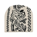 Detailaufnahme der beigen Strickmütze mit schwarzen Paisley-Mustern und Kettenstrukturen - M (56-58cm) / Beige