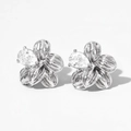 Elegante silberne Blumenohrstecker mit strukturierten Blütenblättern und Zirkon-Inlay - Silber mit Weißem Zirkon (PDE2144)