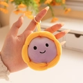 Porte-clés tournesol en peluche avec centre violet, pétales jaunes et anneau doré - Style Violet Taro
