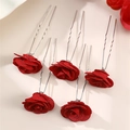 Set mit fünf eleganten U-Haarnadeln aus rotem Stoffrosen mit silbernem Finish - 5 Stk. Rote Rosen-Haarnadeln