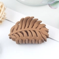 Coffee brown leaf-shaped matte claw clip for women in a minimalist elegant style - Matte Leaf Style / 40x25x35mm / Turmeric