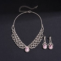 Detailansicht von Luxus-Set mit rosa Tropfen-Edelstein, Halskette und Ohrringen - 2-teiliges Set / Rosa