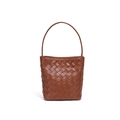 Sac seau en cuir tressé marron avec motif Intrecciato et fine bandoulière réglable - Marron