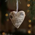 Addobbo natalizio a cuore in legno con trama corteccia di betulla e cordino argento - Stile Cuore