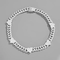 Détail du collier à chaîne cubaine argentée avec breloques cœur et pavé de cristaux - 18 Pouces (45cm) / Argenté