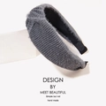 Elegante diadema ancha de punto mohair gris con textura suave para mujer - gris oscuro