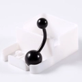 Dettaglio del piercing all'ombelico nero a barretta curva con design a doppia sfera - 1.6x10mm / Stile Nero (4#)