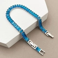 Détail du bracelet en argent avec zircons bleus rectangulaires et fermoir métallique - Style Gemme Bleu Mer (B0049-01-Blue) / Bleu