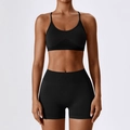 Conjunto de yoga negro sin costuras con top de tirantes finos y pantalones cortos - S / Sujetador + Pantalones Cortos / Negro