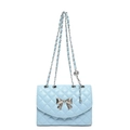 Sac bandoulière bleu clair matelassé avec nœud argenté et bandoulière en chaîne - Bleu