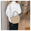 Borsa tote in paglia intrecciata a mano con nappa bianca e tracolla per uno stile vintage - Bianco Sporco