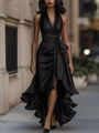Detaillierte Textur des eleganten schwarzen Satinstoffs an einem ärmellosen Abendkleid - S / Schwarz
