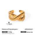 18k vergoldeter Edelstahlring mit Kreuzstruktur, Breite 1,19 cm und Gewicht 3,82 g - Gekreuztes Twist-Muster Stil (JDR2404001)