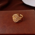 Vue détaillée d'une bague fleur plaquée or sertie de zircons avec design ajustable - 34# Bague-Or-Plaqué or véritable
