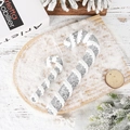 Primer plano de adornos navideños de bastón de caramelo plateado brillante con espirales - Bastón de Caramelo de Espuma Plateada 26cm / 1 Pieza