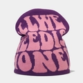 Dettaglio del berretto in maglia jacquard Y2K viola e rosa con scritta Life Medic One - Taglia unica / Viola con lettere rosa