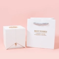 Witte premium geschenkdoos met bijpassende papieren tas en gouden Best Wishes tekst - 8x7.5x8cm / Wit