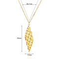 Collar de capas en acero 18K dorado con colgante de hoja retorcida y dimensiones - Colgante de Hoja (N06980)