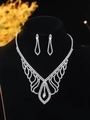 Parure collier et boucles d'oreilles argentées avec strass brillants et gouttes - Ensemble Collier + Boucles d'Oreilles / Argent (DTN14027334W)