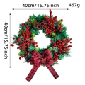 Detalle de corona navideña de 40cm con bayas rojas, pinos y lazo de cuadros rojos - Guirnalda de Navidad Con Lazo de Cuadros