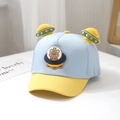 Dettaglio del cappellino per bambini con patch orso UFO 3D e visiera gialla - 48cm (6M-2A) / Azzurro