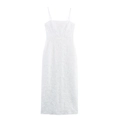 Elegante witte nauwsluitende midi-jurk met 3D-bloementextuur en dunne spaghettibandjes - XS / Wit