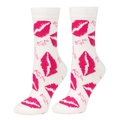 Détail de chaussettes en coton blanc avec motif de lèvres roses et texte KISS ME - Blanc Lèvres Roses