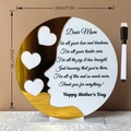 Detalle de placa acrílica redonda del Día de la Madre con texto dorado y corazones - BTU411-Con Marcador B