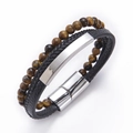 Dettaglio del bracciale in pelle multistrato con perline occhio di tigre e chiusura magnetica - Stile con Fibbia Magnetica Occhio di Tigre