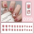 Unghie finte eleganti sfumate rosa con punte verdi e decorazioni floreali 3D bianche - Stile Floreale 3D Blush Ghiaccio (D350)