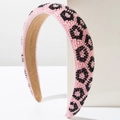 Detailansicht des handgefertigten rosa Perlenstirnbands mit schwarzem Leopardenmuster - Rosa