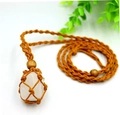 Collier artisanal avec filet marron et pendentif en pierre de cristal blanc brut - Collier en Filet Café Cristal Blanc