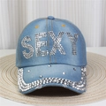 Détail des strass SEXY et des rivets métalliques sur la casquette en jean bleu - No.13-Lettre SEXY-Bleu Clair