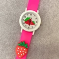 Montre enfant en silicone rose avec décor fraise 3D sur cadran blanc et bracelet - Rose Rouge