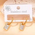 Eleganti orecchini in acciaio inossidabile dorato con strass su un ciondolo rettangolare - Stile Rettangolare con Strass (0304)