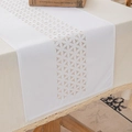 Chemin de table blanc en tissu avec motifs ajourés pour une table de style rustique - 35*183cm / Blanc